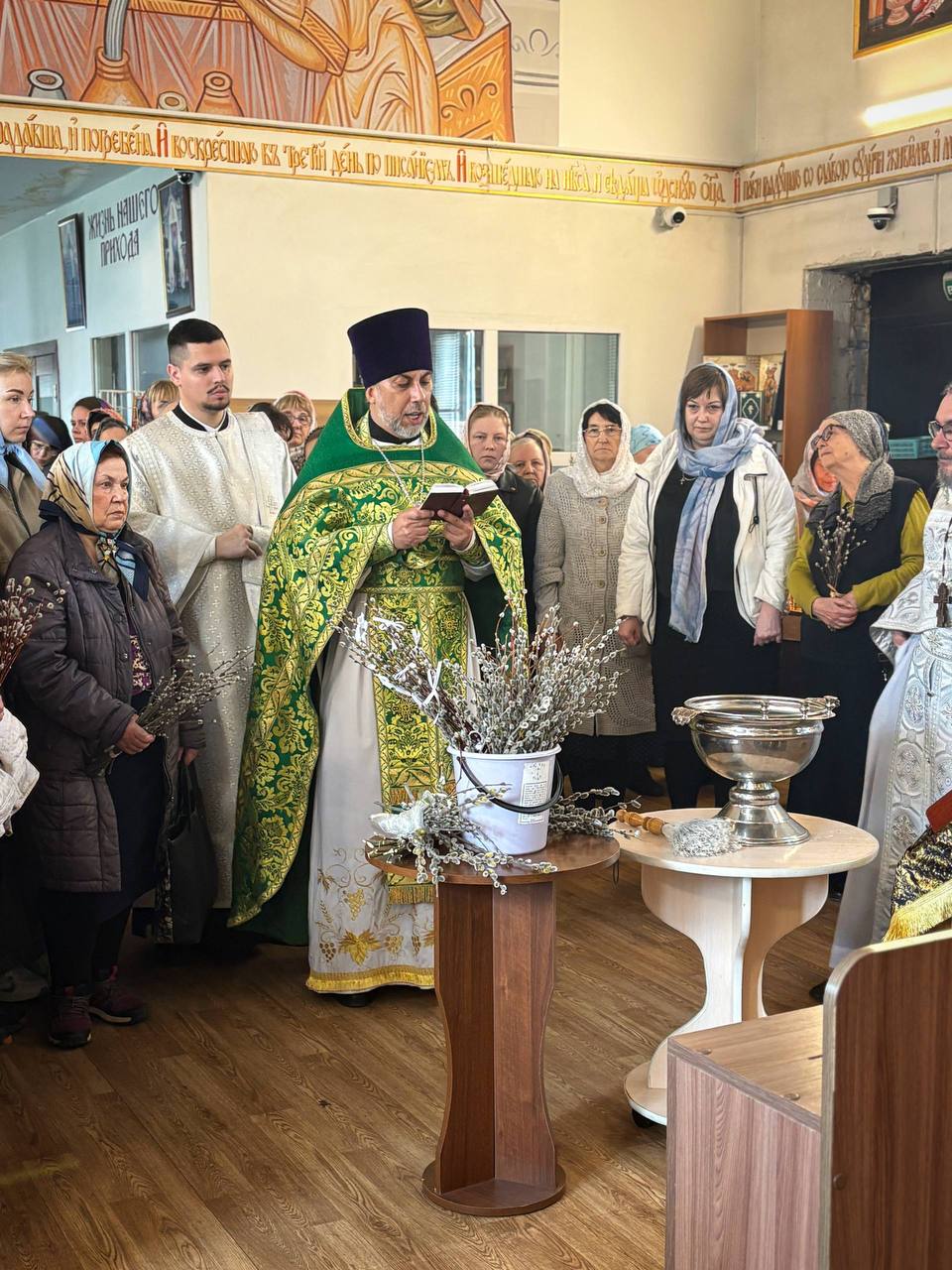 5.04.2026г. Вход Господень в Иерусалим. Вербное воскресенье. По окончании праздничного богослужения настоятель храма священник Сергий Иванов совершил освящение верб.