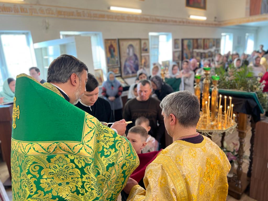 Вербное воскресенье. Священник Сергий Иванов в сослужении иерея Игоря Тикунова совершил праздничную Божественную литургию.